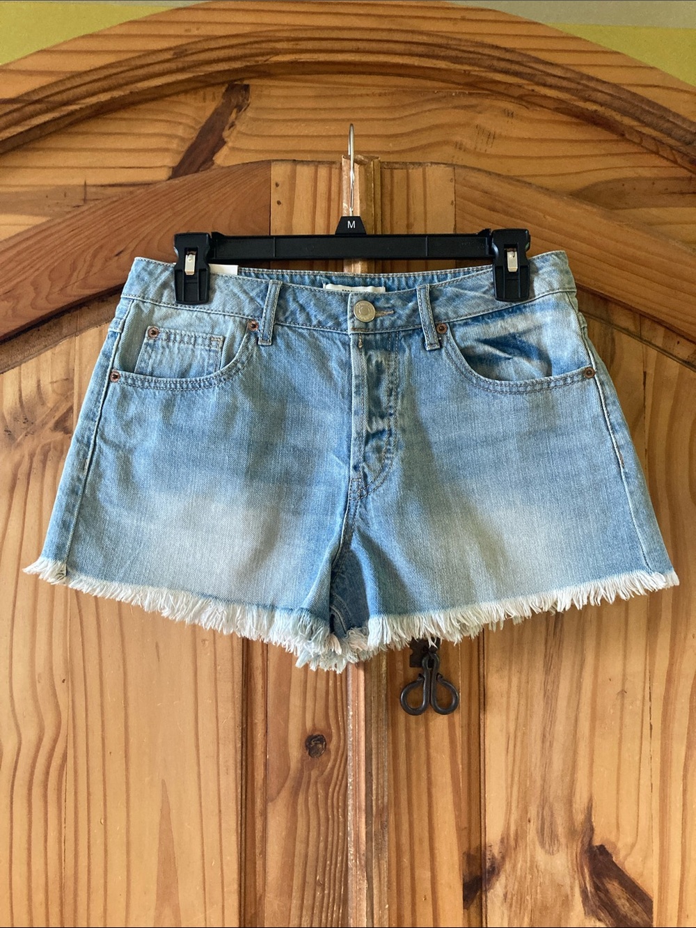 Forever 21 Mid Rise Cut Offs blue frayed hem jean shorts size 26 waist - NWT